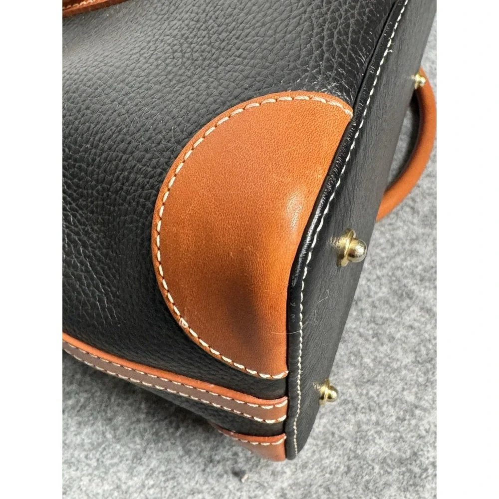 Dooney & Bourke large dooney